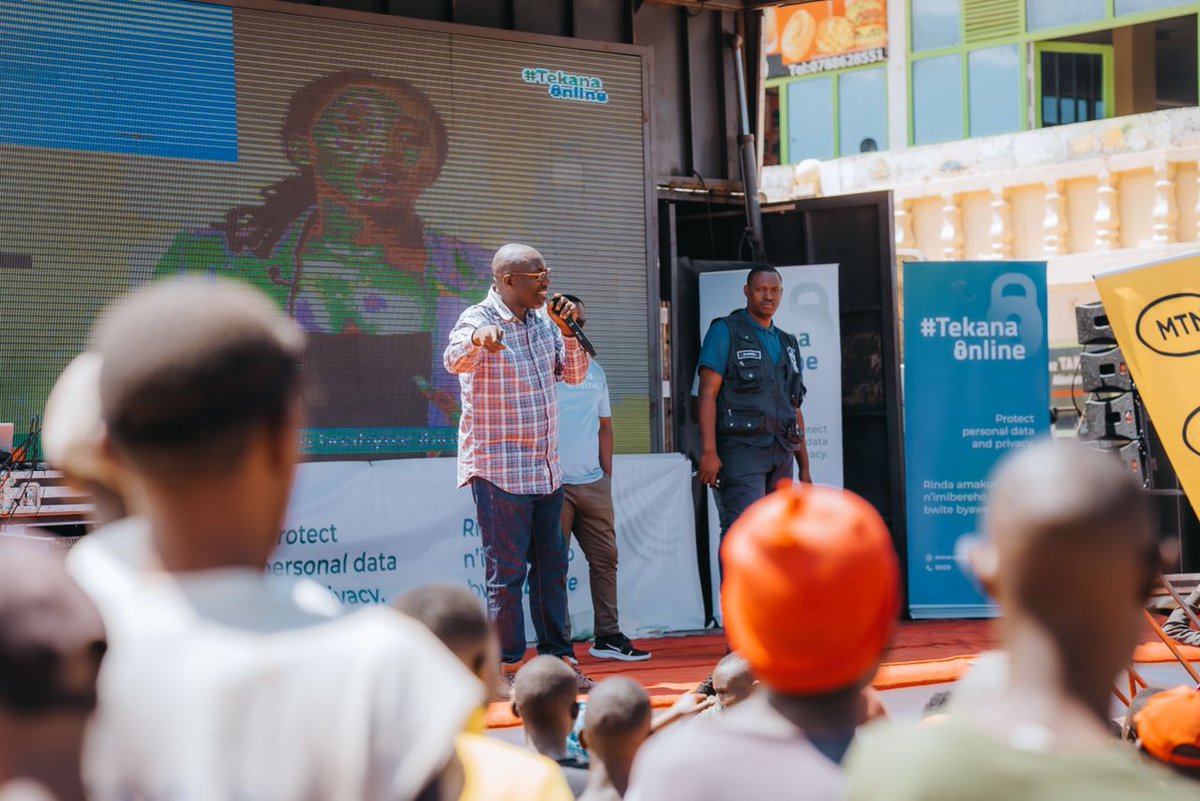 Mu karere ka <a href="/RusiziDistrict/">Rusizi District</a>  twigishije abaturage uburyo bakwitwara mu gihe bakoresha murandasi, uburyo bakoresha imibare banga ikomeye, ndetse na byinshi ku buryo bakomeza kwirinda ubutekamutwe  bukoresheje ikoranabuhanga. #TekanaOnline