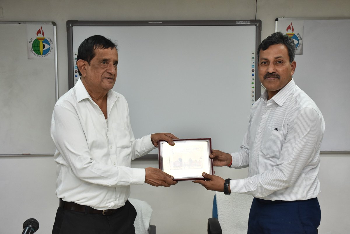 nadpnagpur's tweet image. Honoured to have Shri. D.V.K. Rao, IOFS (Retd.), former Member Finance at OFB, enlightening NADP PGDM(BM) students with his &apos;Expert Talk on Warfare in Ancient Times, WW-I &amp;amp; WW-II&apos;. Learning from history for modern management insights!  #WarfareWisdom #ManagementLessons #NADP