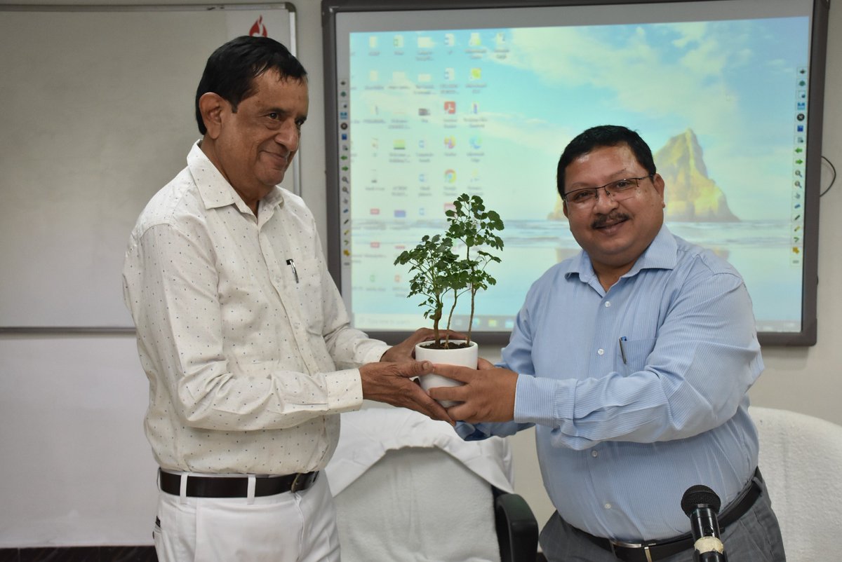 nadpnagpur's tweet image. Honoured to have Shri. D.V.K. Rao, IOFS (Retd.), former Member Finance at OFB, enlightening NADP PGDM(BM) students with his &apos;Expert Talk on Warfare in Ancient Times, WW-I &amp;amp; WW-II&apos;. Learning from history for modern management insights!  #WarfareWisdom #ManagementLessons #NADP