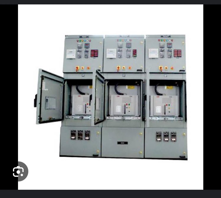 AyobamiTMAN's tweet photo. @otolorin_cyber @TycoonRazzi @FunmiKolz Let me try and explain operations for you a little bit. In a substation breakers are used in controlling the distribution of electricity and these are giant breakers not those small ones you see in that video. And we don’t call it on and off we call it opening and closing https://t.co/FRPVH853rd