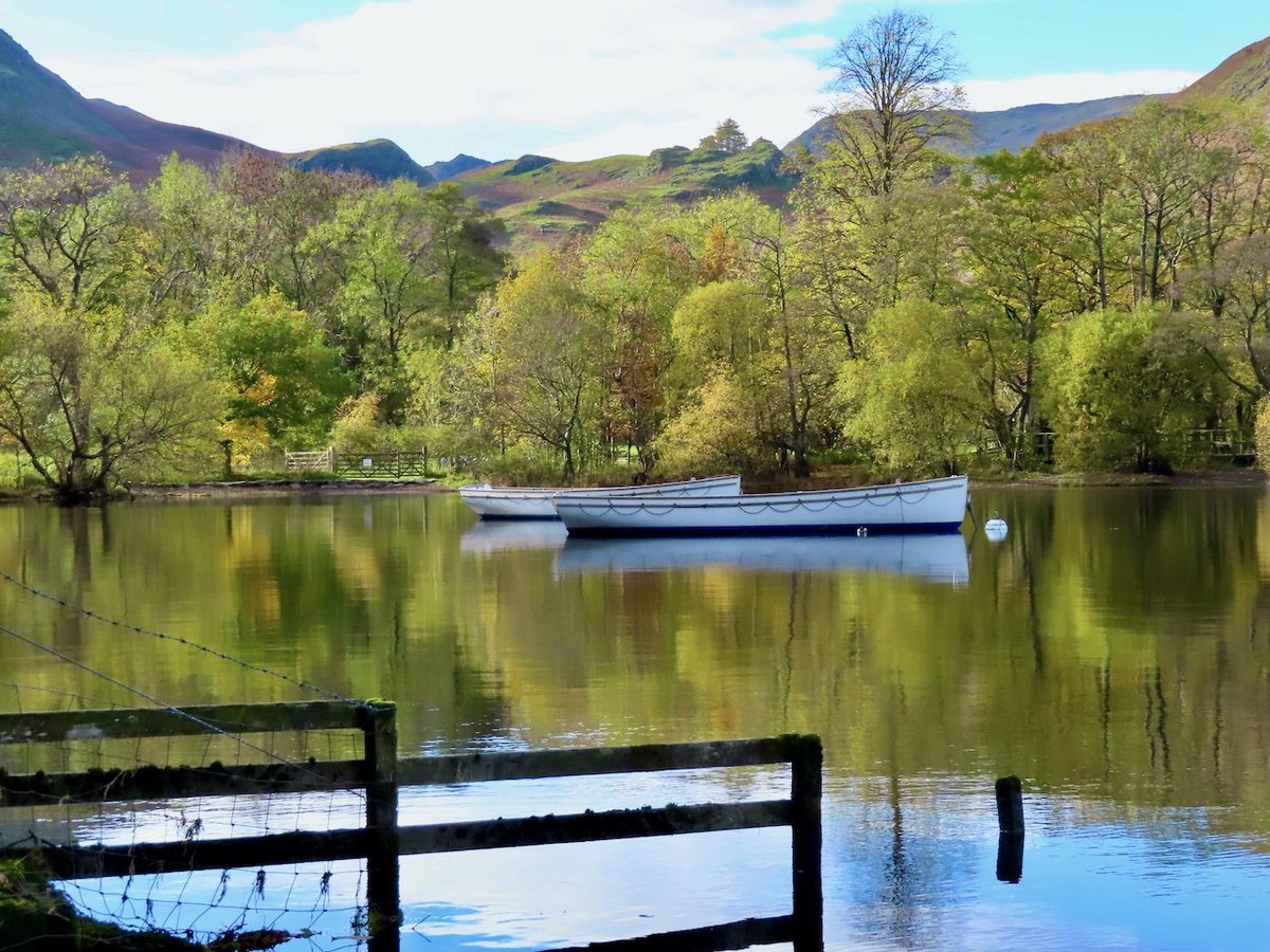 Ullswater_Way's tweet photo. #autumn colour in #howtown Bay. https://t.co/eSvTNSfwhq