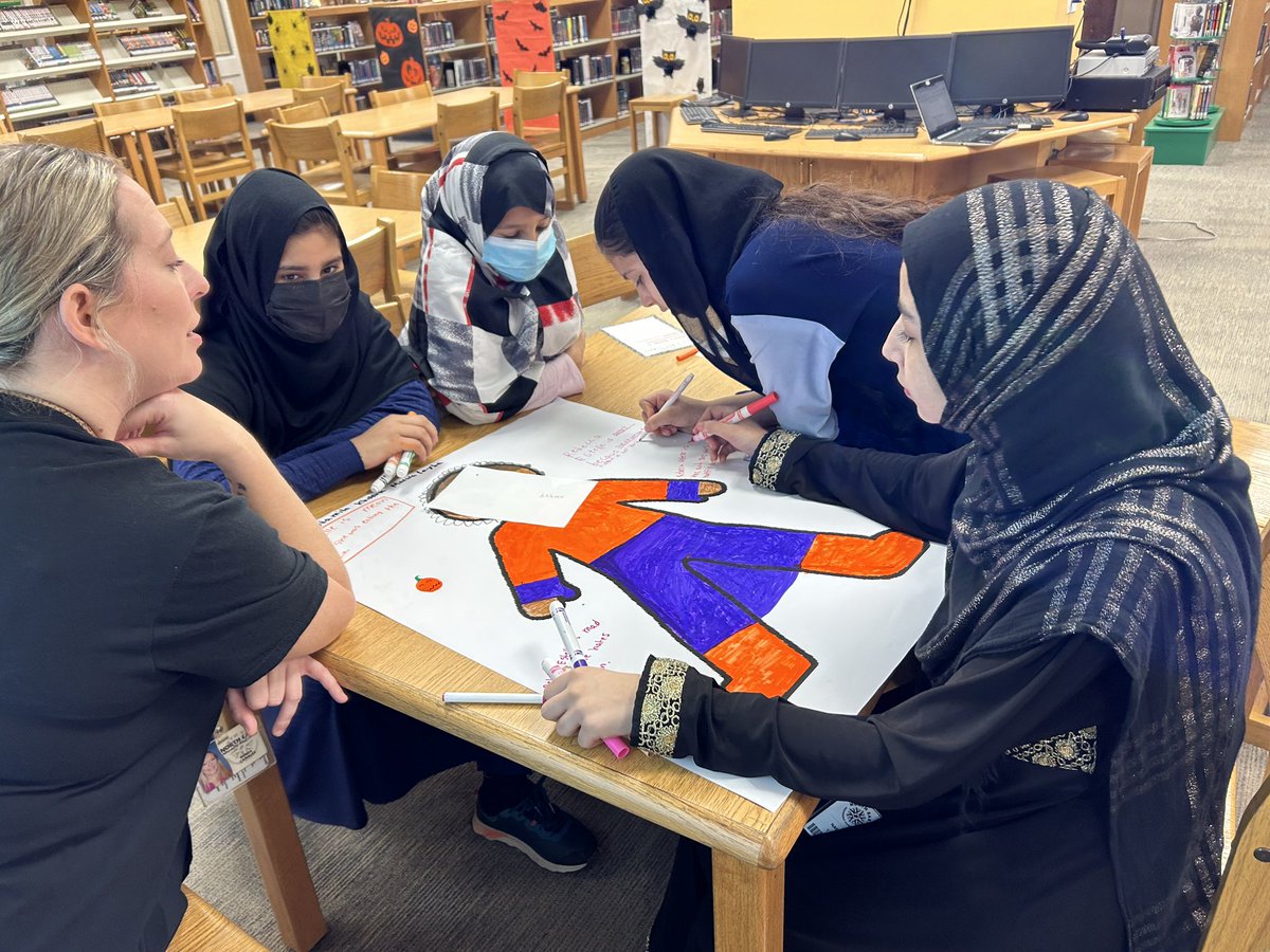 NEISD_Bilingual's tweet photo. 📚 Emergent bilinguals at @JACKSONNEISD explore character traits! 🦸‍♀️📝 Through engaging activities and discussions, they cultivated empathy, responsibility, integrity, and more.🌟 They are learning and growing together! #charactereducation #classroomculture #charactertraits https://t.co/rO9BLgh1Eb