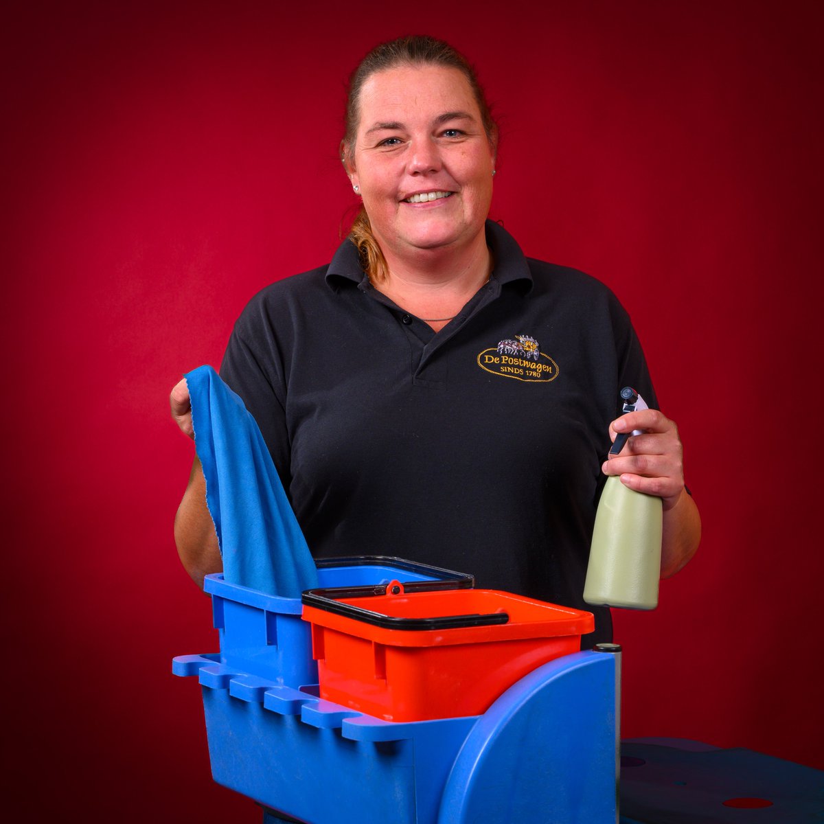 Gezocht: enthousiasteling in de schoonmaak voor 16/20 uur per week!🧹🧤🧽 

Wie is net als Eltje een echte boenkampioen?✨ 

Tip een interieurverzorger voor onze prachtige locatie. 

postwagen.nl/interieurverzo… 

#vacatures