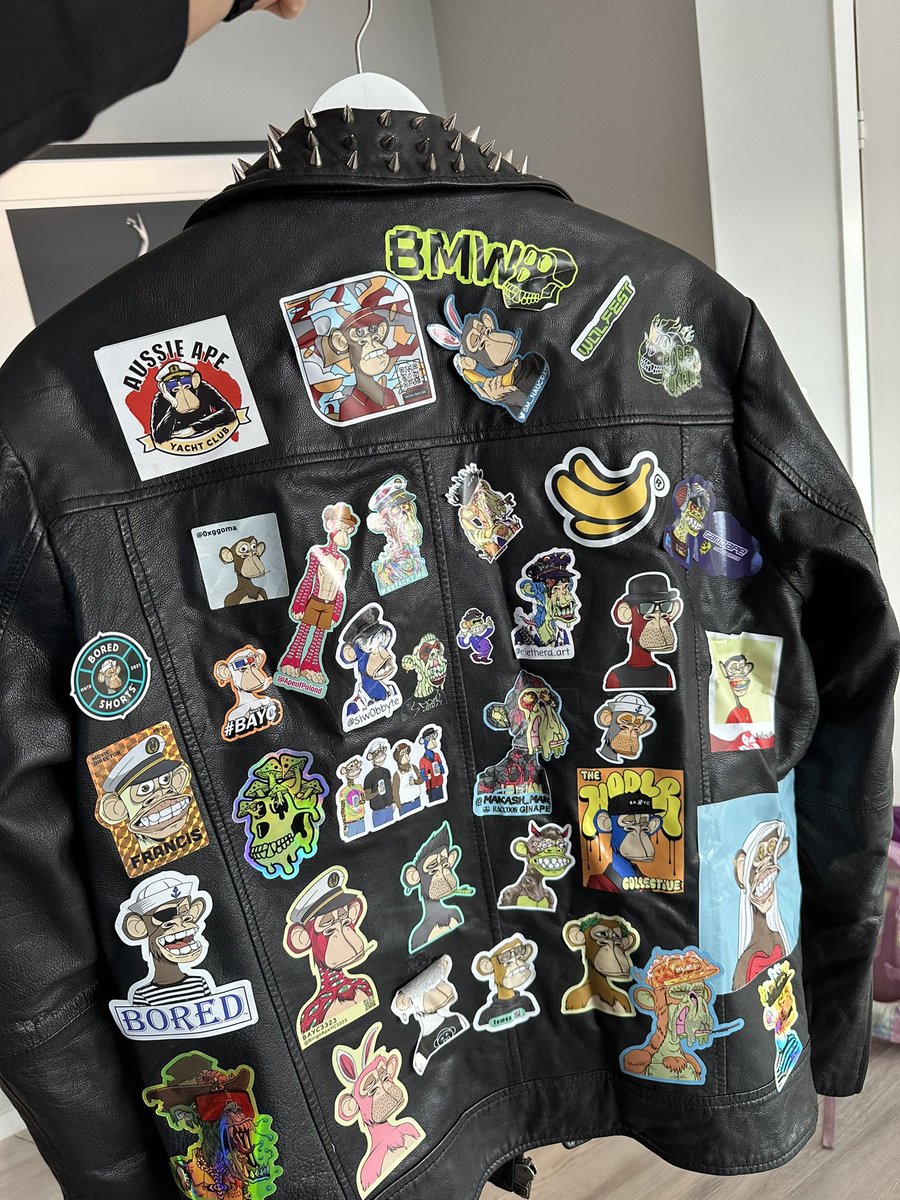 During the main event and after party most of the stickers were lost in action. But luckily I collected even more to fill it again. If I lost yours, we’ll need to do another trade next #Apefest 😀 Are you here or did I lose you? 😅 #ApeFest2023  #ApeFestHK