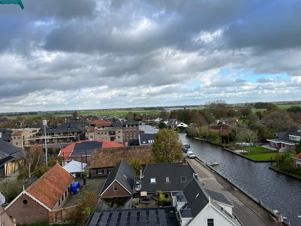 AstridHeijstee's tweet photo. Met college op bezoek in Hoogmade om de herbouw van de kerk te bekijken. Met oog voor detail worden historische elementen in een nieuw jasje gestoken. Waardering voor de bouwvakkers die in weer en wind (en regen) aan de slag zijn. Het was hoog, maar het uitzicht maakte veel goed! https://t.co/6EYuKC6XvZ