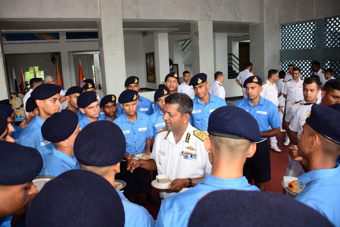 IndiaCoastGuard's tweet image. DG Rakesh Pal,PTM,TM, Director General @IndiaCoastGuard visited @IN_NavalAcademy and interacted with VAdm Puneet K Bahl, Commandant Naval Academy, Officers &amp;amp; Officer Cadets. Flag Officer addressed the ICG Officer Cadets &amp;amp; witnessed training methodology &amp;amp; state of art facilities.