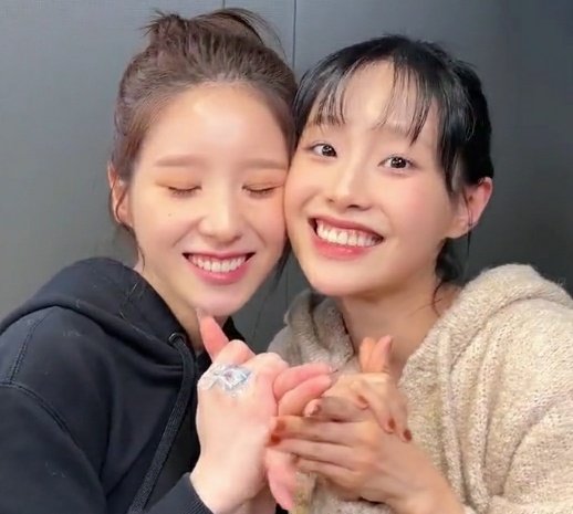 Forkimlip__12's tweet photo. They're the cutest.. Our precious puppies ♥🖤
#Heechuu https://t.co/gmJyVD6I15