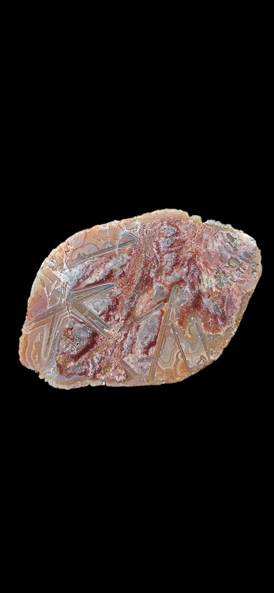 AgateScotland's tweet photo. The "zoning" of banding and other structures within Lunan agates, as a result of including blade-like crystals of calcite, is highly varied and these types of agate are among those that fascinate me most https://t.co/Jvfpv1MGCq