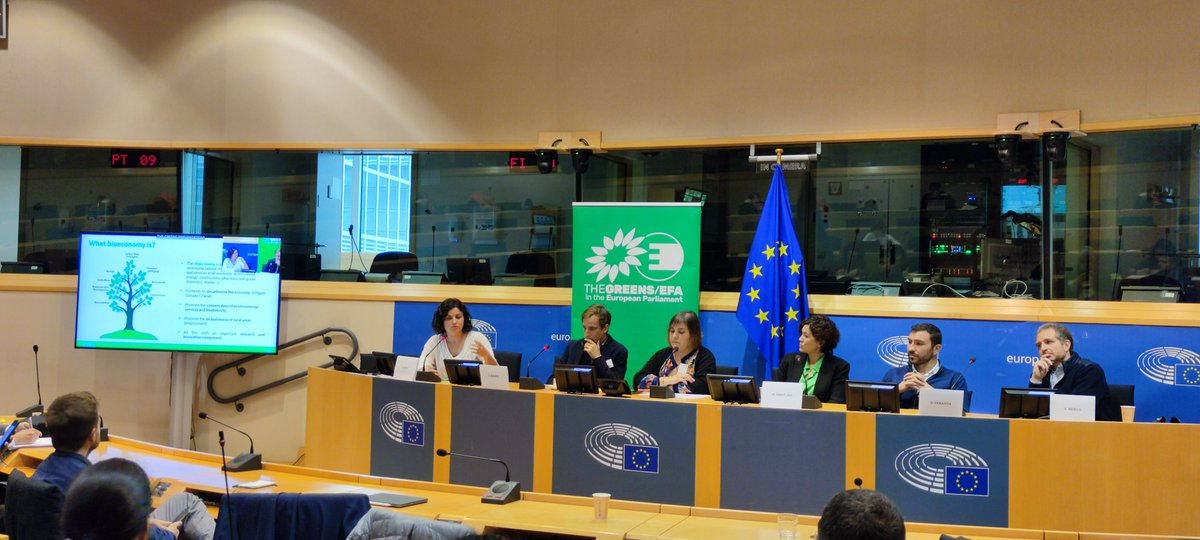 Ahir vam participar al Parlament europeu en una sessió sobre els boscos i les noves oportunitats que ofereix la #bioeconomia al sector. Vam presentar els productes que podem obtenir a partir de les #biorefineries. Gràcies <a href="/jordisolef/">Jordi Solé 🇪🇺||||</a> per convidar-nos-hi!