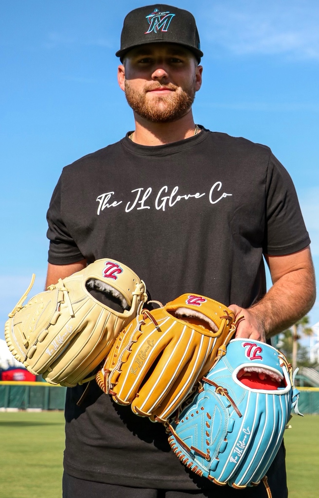 jlgloveco's tweet image. Lingo’s Lineup 🔥

Marlins RHP Jeff Lindgren undoubtedly has one of the sweetest leather lineups in the game, and he’s not afraid to show them off 🫡 

#ProIssue #DNA by: @J_Lingo3