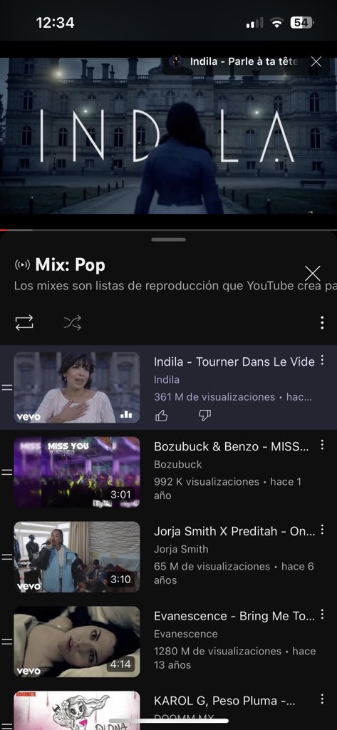 _wacha_'s tweet photo. Mis listas de YouTube son mucho más random que las de Spotify 😂😂😂😂😂😂 https://t.co/VJ6cCWgN6M