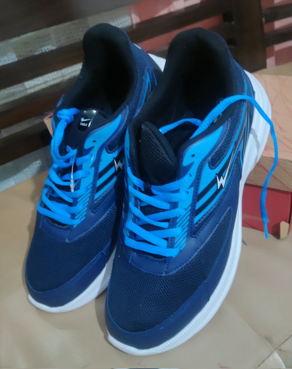 adiharyoutomo's tweet photo. Buat harga under 300k ini sepatu sepertinya bagus juga. Ringan dan empuk.
Tapi saya ga bisa nyoba, ukuran saya 41, ini size 45....buat anak saya 🫣
Jare om @tirta_cipeng kita harus bangga buatan lokal #local_pride
Sekarang tinggal cari safety shoes-nya 😁 https://t.co/J9HQVLffXB