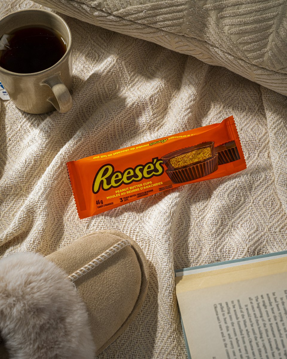 POV: The perfect evening for cuddling up with REESE'S Peanut Butter Cups, your beloved book, a toasty beverage, and a snug blanket! 🍫☕📖🤗

#Reeses #ReesesCanada #ReesesPeanutButterCups #UnwindWithReeses #CozyNight #EveningRitual #NightTimeRoutine #GirlsNightEssentials