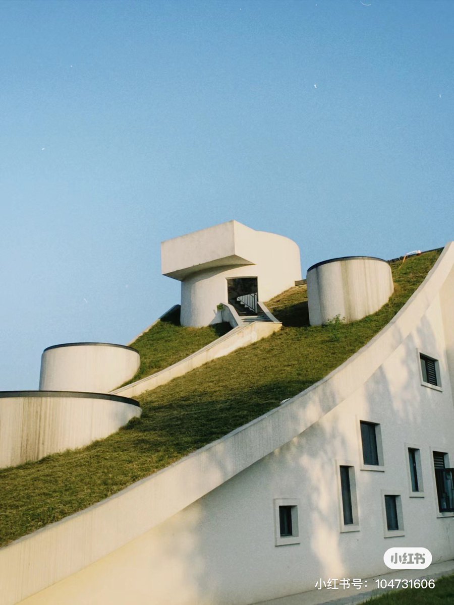 CoffeeHub_China's tweet image. 🗻Such a beautiful scene! This unique cafe is located among the mountains and rice fields🌾, with unparalleled views!

📸Photo by 522是个大西瓜(104731606) @Xiaohongshu #tonglu #naturalbeauty #uniquecafe #coffeelover