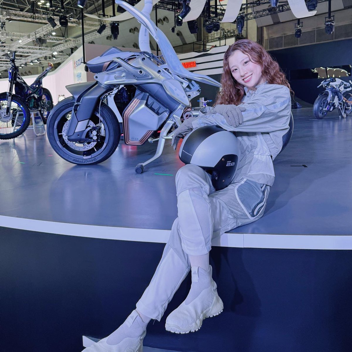 ____miho_u's tweet photo. Japan Mobility Show 2023
in YAMAHA 
ダンサーとして11日間走りきりました！
生き物のようなバイク。MOTOROiD2くん。
初めてのバイクとのデュオ。
本番にはすっかりお友達になれてすごく嬉しかったんです。
素敵な環境に携わることができてとても幸せでした。
ありがとうございます！ https://t.co/Gs90aWSAW2
