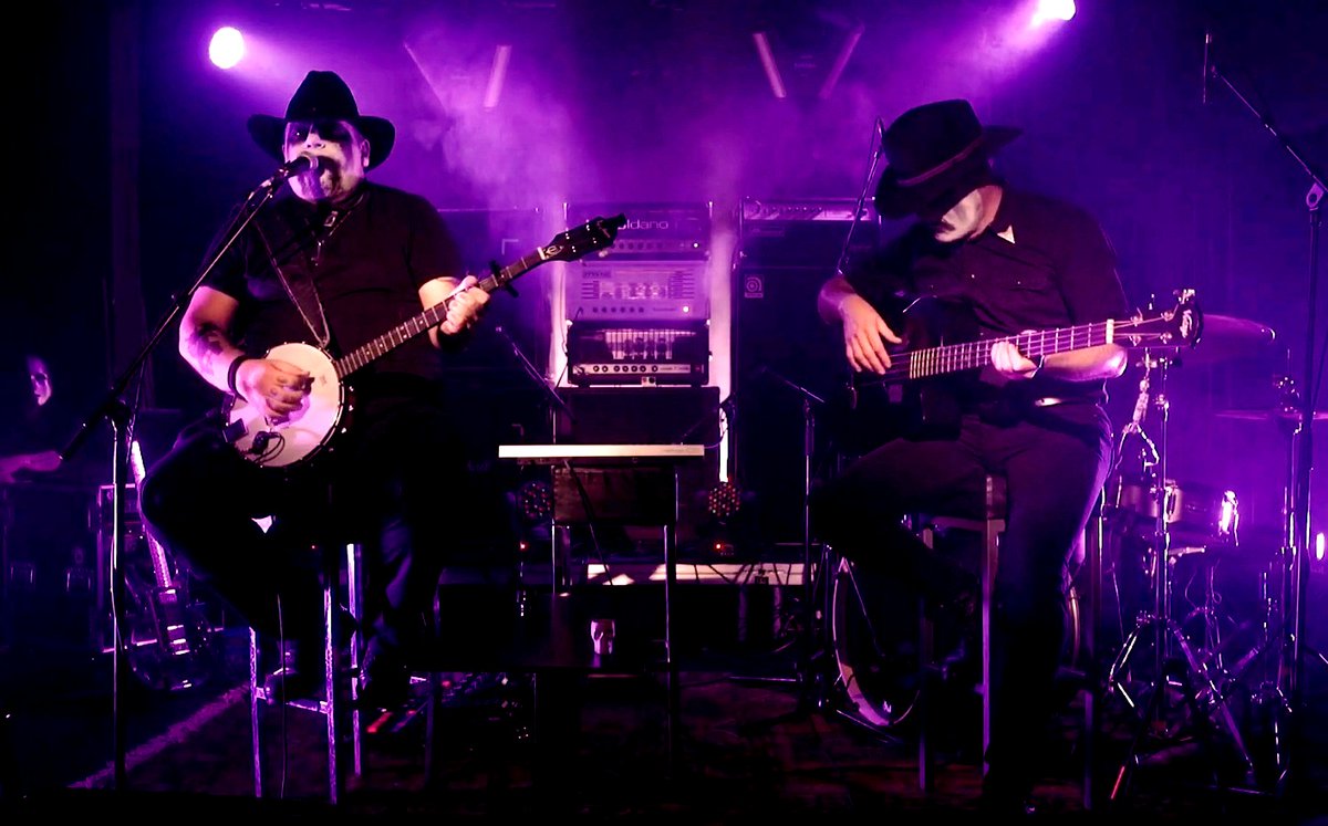 MSixMD's tweet image. What a sensation it must be to be falling
head over heels
down, down, down you go
and you fall headlong into Hell

#manossixandthemuddydevil #templeathens #skullanddawn #fycrecords #darkamericana #southerngothic #deathcountry #neofolk #darkfolk #blackmetal