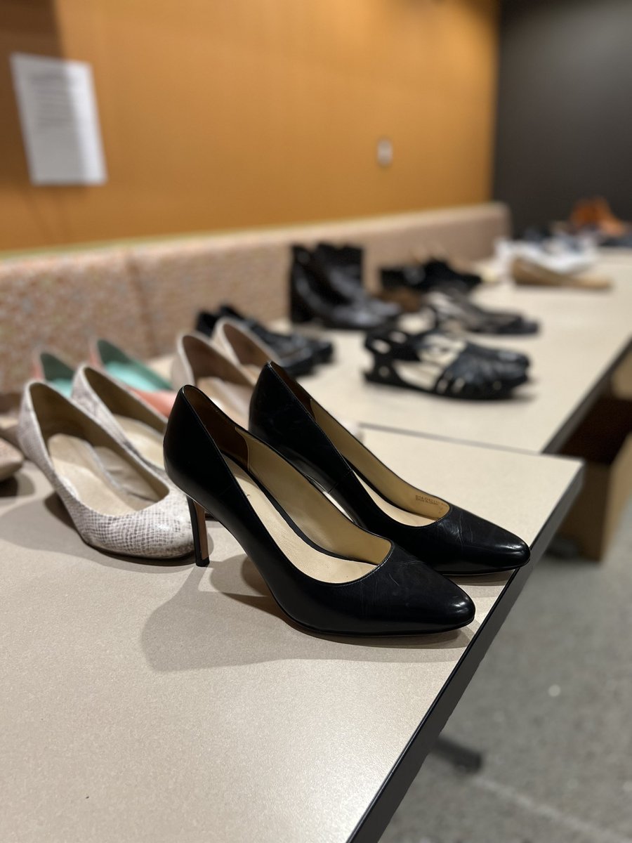 hagerstowncc's tweet photo. HCC’s Career Closet Pop-Up Shop is open today &amp; tomorrow from 10 a.m. - 5 p.m. in the AC&amp;T Student Center.

Bring your student ID for 5 FREE gently used clothing items!👔👗

#hccnow https://t.co/gZxiELPEbB