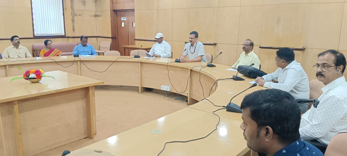 NationalLib_GoI's tweet photo. An in-house training program was organised by @NationalLib_GoI along with the PAO on 08.11.23 regarding PFMS, Pay &amp; Receipt Rules, E- Bills etc. This Program was chaired by the DG @DrAPSingh_BHU and was conducted by the PAO Officer in the presence of PLIO &amp; other officials of NL. https://t.co/xbxBFXzRbm