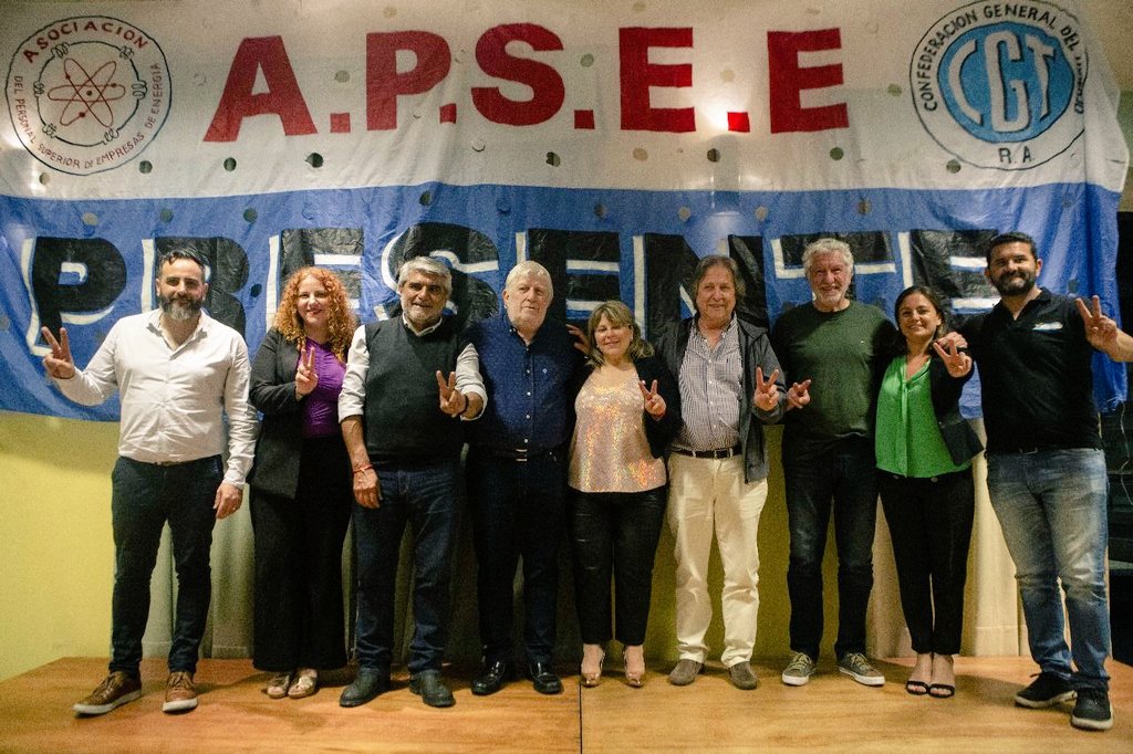 Vsiley's tweet photo. Ayer, en la asunción de autoridades de #APSEE. Felicitaciones al compañero @CarlosMinucci por la reelección como Secretario General, a Miguel Juan Pona, Secretario Adjunto, a la compañera Mara Rivera, Secretaría Técnica y Relaciones Internacionales ¡y a toda la lista! 👏 https://t.co/OqunSjNyMV