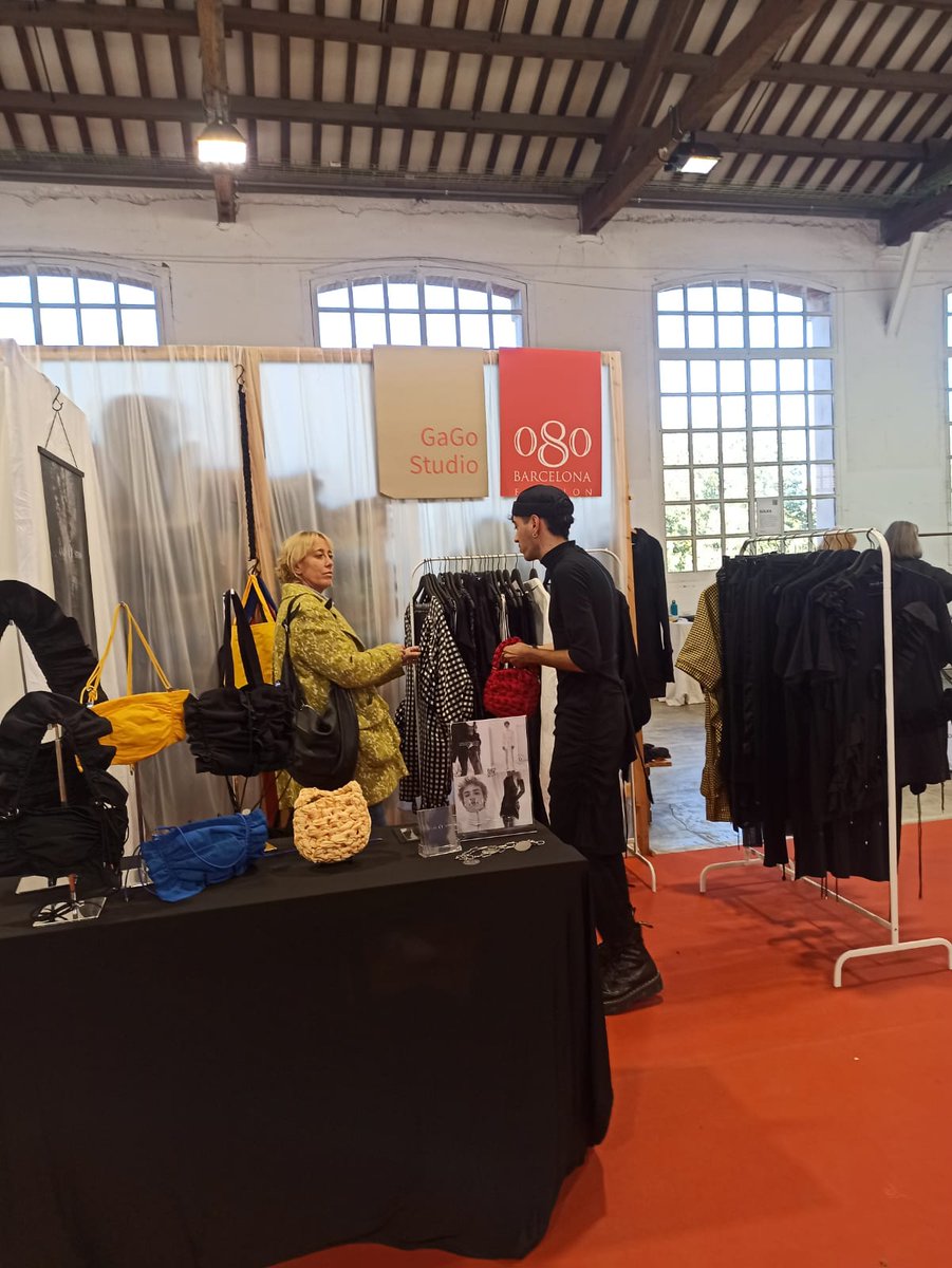 080_bcn_fashion's tweet photo. Això ja comença! Del 8 a l'11 de novembre ens podràs trobar a Igualada, dins del marc del Festival @RECstores. 
Consulta aquí l'agenda ➡️ https://t.co/CXkDWaXC2K

#080bcnfashion #fashionweek #fashionshow #080Reborn #32edition #barcelona #recstores https://t.co/VCsikq1LMF