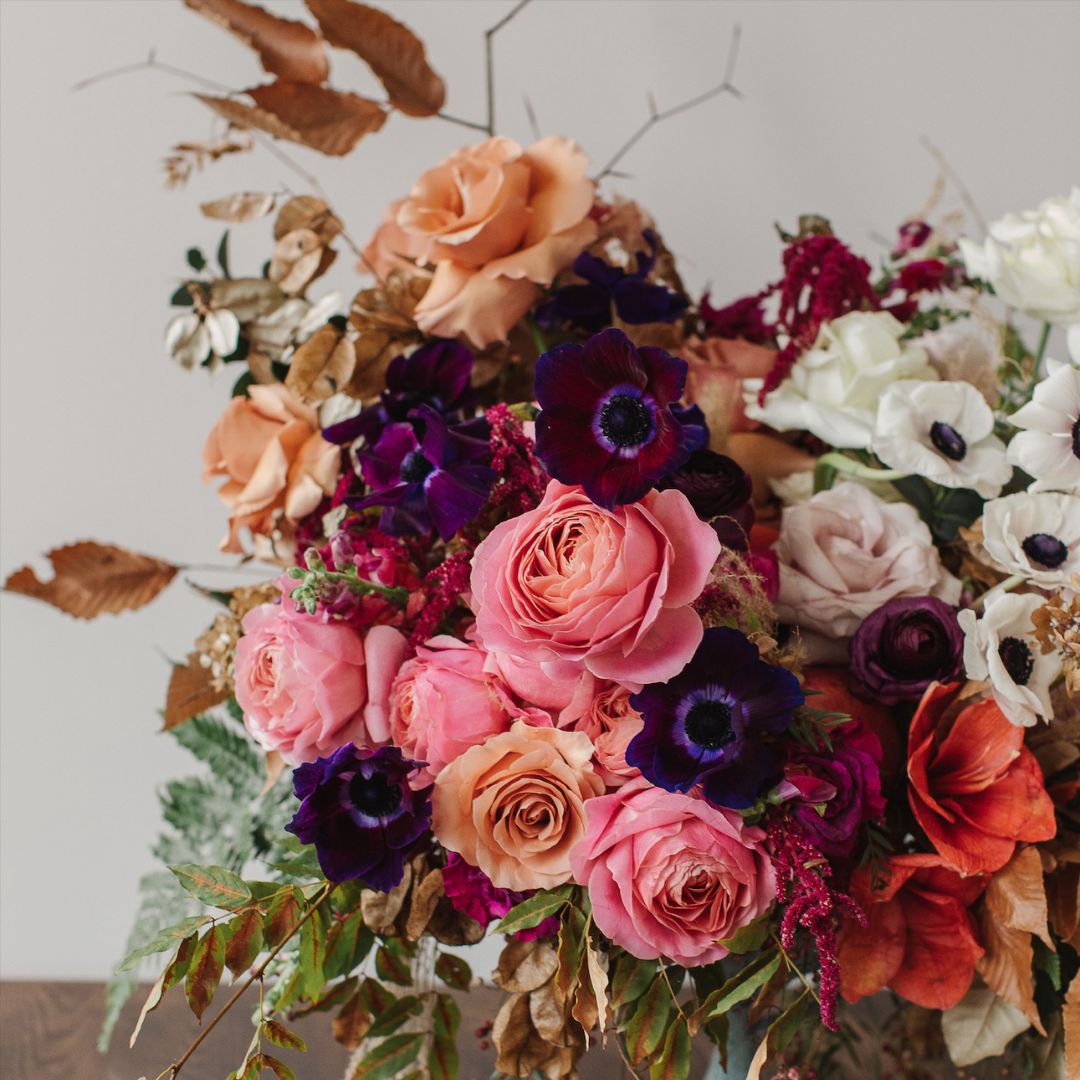 Floraprima 
Mistral Burgundy ​
Mistral Panda​

Let the season inspire you to create one-of-a-kind floral pieces.​

#rosaprima #floraprima #rosegarden #gardenroses #fallroses #fall #fallvibes #cottagegarden #usa #luxuryroses