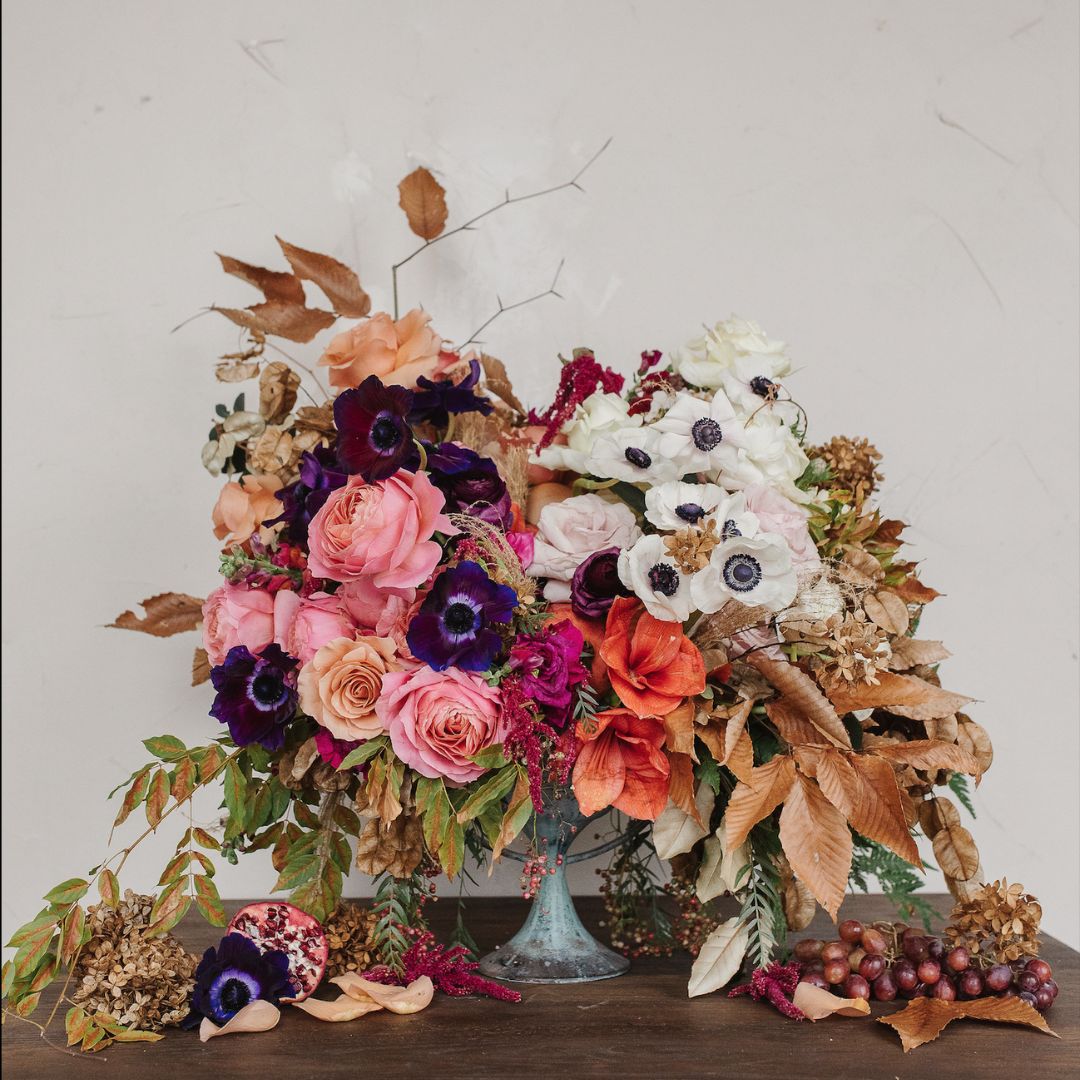 Christy Hulsey from Colonial House of Flowers unveils the enchanting beauty of autumn with a lavish arrangement that combines the dainty playfulness of anemones with the timeless elegance of our roses. ​

Varieties used: ​
RP Moab ​
Romantic Antike