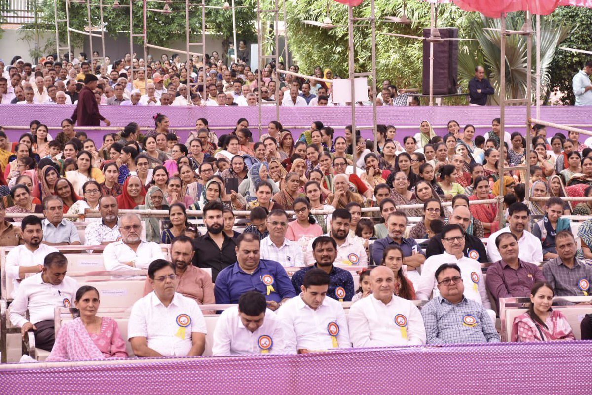 ChaudhryShankar's tweet photo. મહેસાણા ખાતે નવિન નિર્માણ પામેલ “વાંચનાલય” નું રાજ્યપાલશ્રી આચાર્ય દેવવ્રતજીની વિશેષ ઉપસ્થિતિમાં ઉદ્ઘાટન કર્યું.

ઉજ્જવળ કારકિર્દી રચવા તૈયારી કરતા અને શિક્ષણ પ્રાપ્ત કરતા યુવા વર્ગ અને વિદ્યાર્થીઓ માટે આ વાંચનાલય મદદરૂપ થશે. https://t.co/leIGHL65Nx