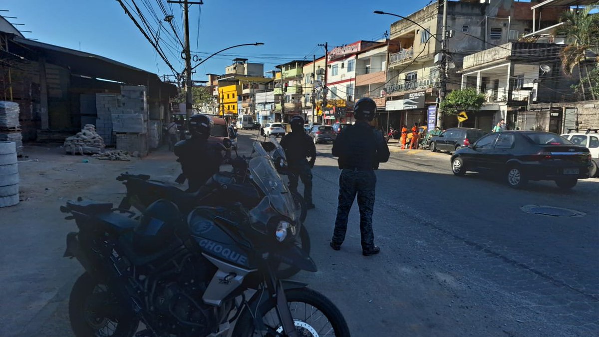 Opesadelo01's tweet photo. #Policiais do #choque estão #realizando uma #operação na #comunidade do Rio das Pedras, na Zona Oeste da cidade do Rio de Janeiro. O #policiamento na região está #reforçado. https://t.co/iObV5qhm2A