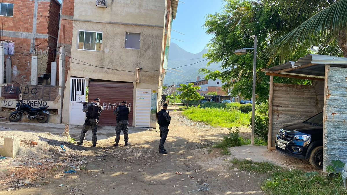Opesadelo01's tweet photo. #Policiais do #choque estão #realizando uma #operação na #comunidade do Rio das Pedras, na Zona Oeste da cidade do Rio de Janeiro. O #policiamento na região está #reforçado. https://t.co/iObV5qhm2A