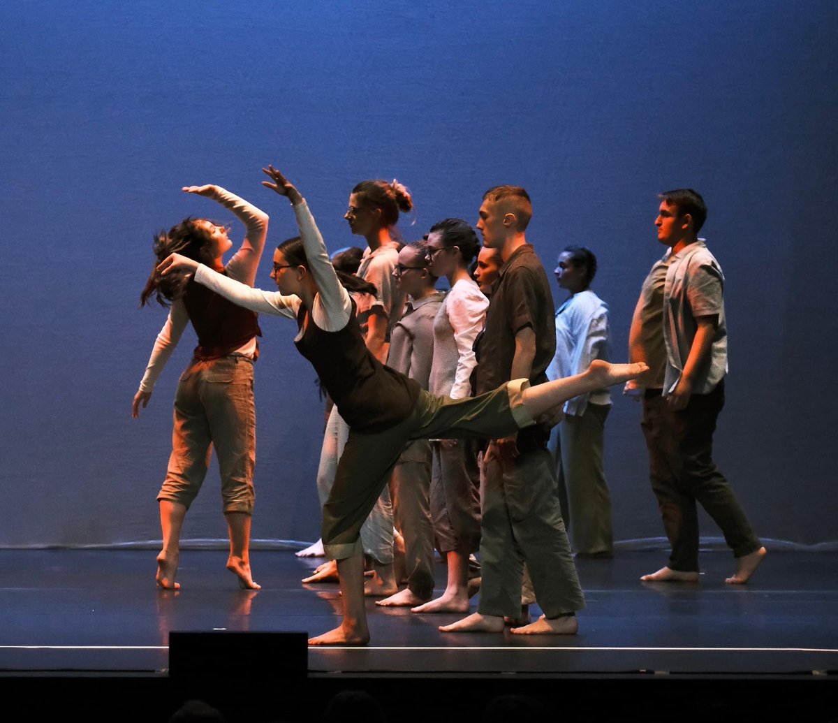 DUYorkshire's tweet photo. Day 3 of sharing our "Doodles and Daydreams" photography 📸

Resi Dance Youth Company💚

If you are interested in joining our Resi Dance Youth Company please contact Ren on 07398410983

Photo credit - Light Attitude

#letscreate #bd2025 https://t.co/ERuKfgwdjE