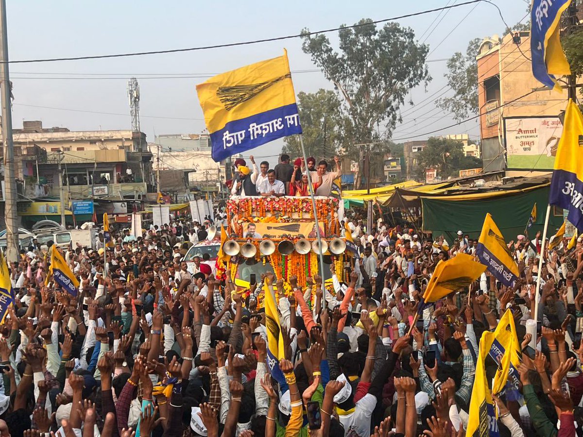 आज <a href="/AamAadmiParty/">AAP</a> के राष्ट्रीय संयोजक एवं दिल्ली के मा. मुख्यमंत्री श्री <a href="/ArvindKejriwal/">Arvind Kejriwal</a> जी, पंजाब के मा. मुख्यमंत्री सरदार <a href="/BhagwantMann/">Bhagwant Mann</a> जी व राष्ट्रीय संगठन महामंत्री श्री <a href="/SandeepPathak04/">Dr. Sandeep Pathak</a> जी का चाचौड़ा विधानसभा के बीनागंज नगर में रोड शो में उमड़ा भारी जनसैलाब!

<a href="/AAPMPOfficial/">AAP Madhya Pradesh</a>