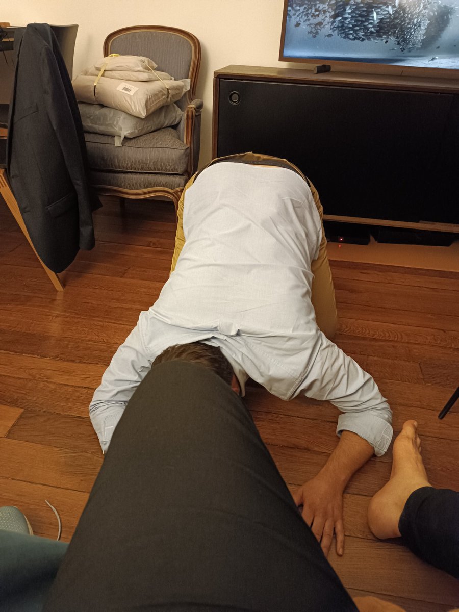 arabmaster75's tweet photo. Come to my feet now 

Viens prendre ta place aux pieds maintenant https://t.co/pHTj6uM8sm