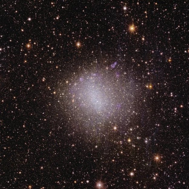 azazelowa's tweet photo. Europejska Agencja Kosmiczna (ESA) opublikowała pierwsze kolorowe fotografie zrobione przez teleskop kosmiczny Euclid. 

Teleskop został zbudowany po to, by fotografować galaktyki odlegle od nas nawet o 10 mld lat świetlnych. https://t.co/kB2P8TEOvT