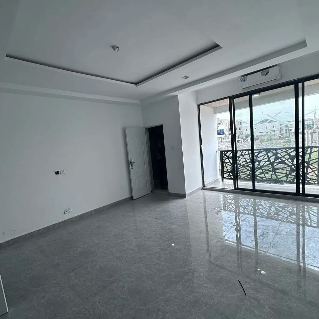 This is a beautiful 2-bedroom House for sale at East Legon hills 
- Ensuite rooms 
-Guests washroom 
- ACs
- Fully fitted kitchen with inbuilt appliances 
- Compound for 2 cars
- Secure environment 

Price: $95,000 (Payment Plan Considered) (slightly negotiable)