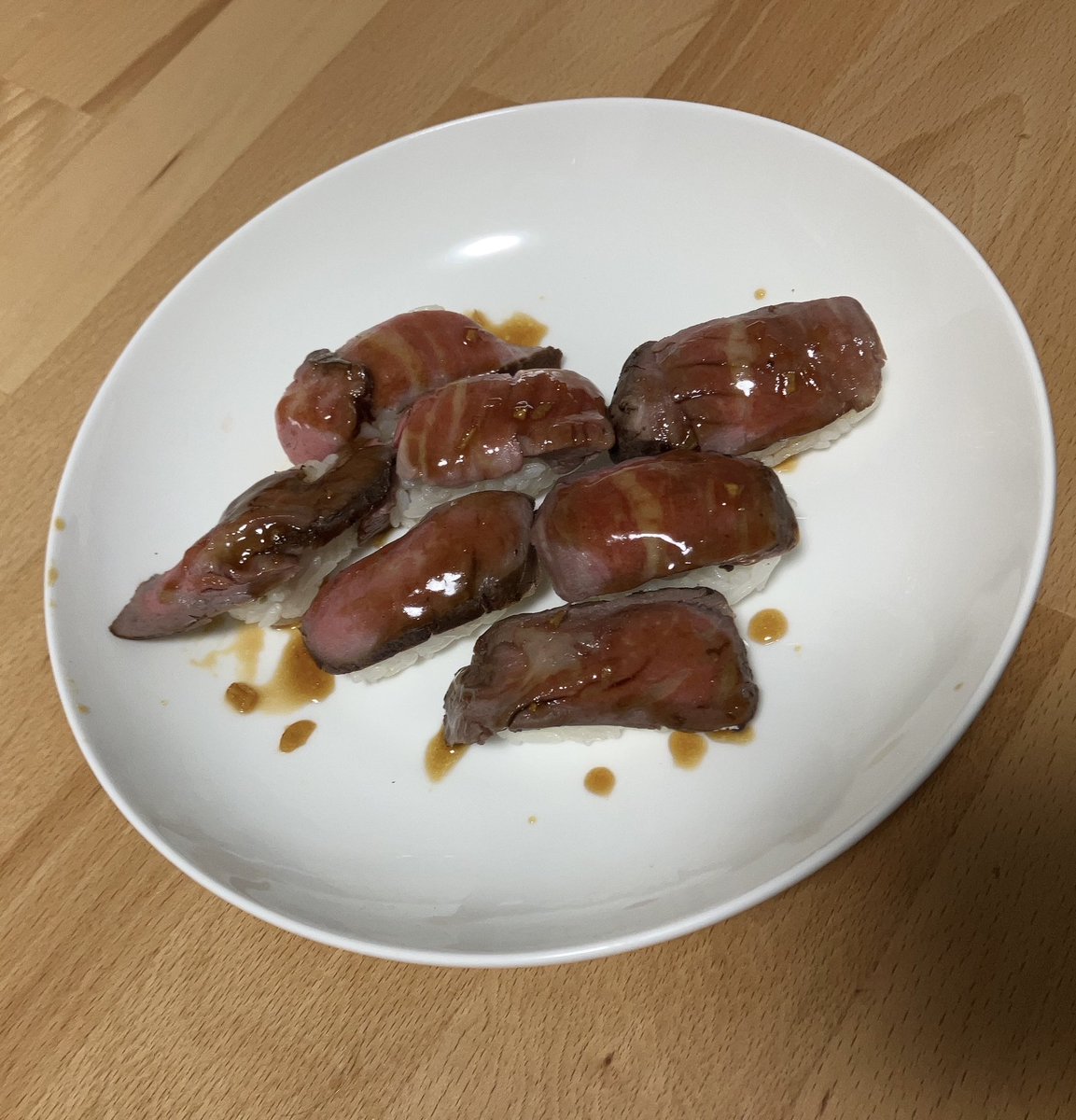 SubK_Real's tweet photo. 肉寿司〜 https://t.co/K95PEvBp98