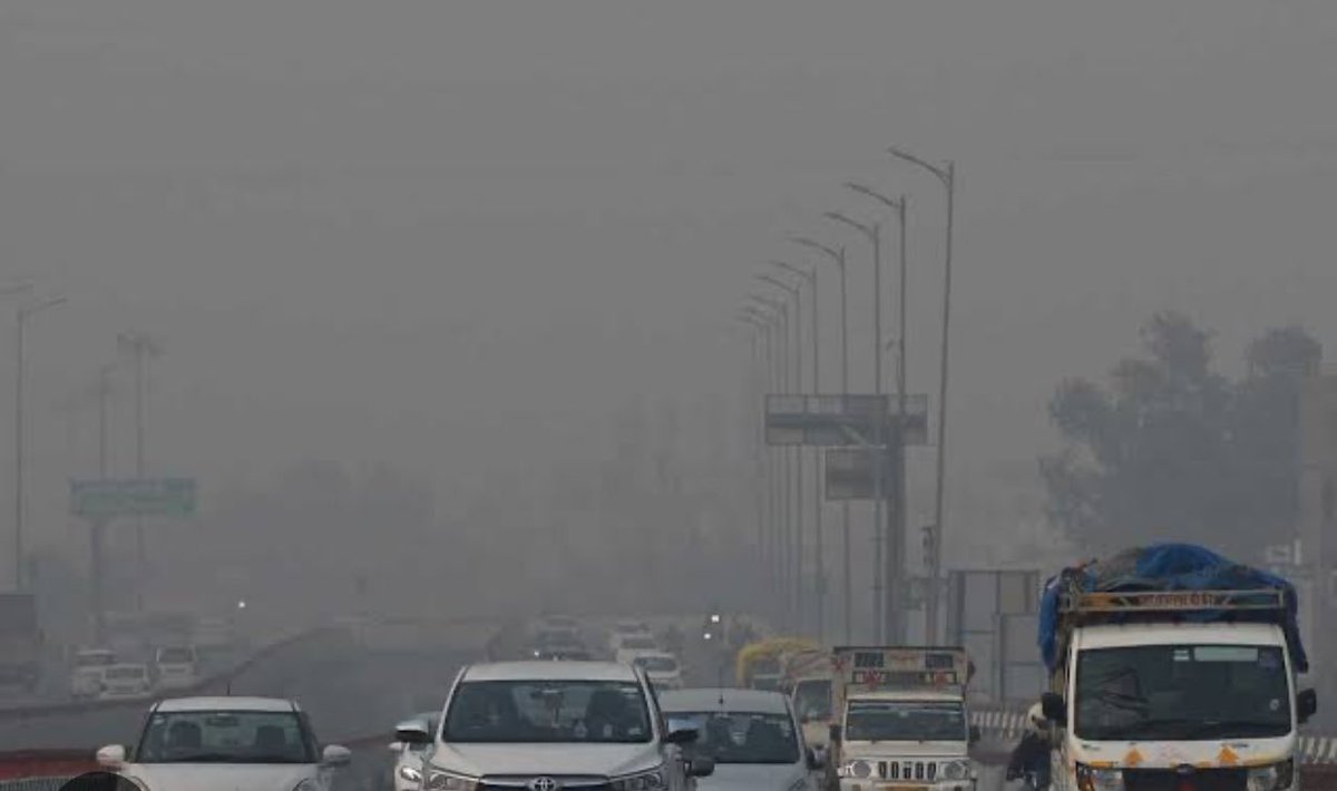 CaptMrinalC's tweet photo. When #predators are on roof tops, it’s amply clear what’s the condition of #DelhiAirPollution. 
And #politicians are playing with human health &amp; life. Stop blame game &amp; do something concrete #honestly !! @AamAadmiParty @AapKaGopalRai @BJP4India @BJPDelhi_ https://t.co/zIWQL1Ei2g