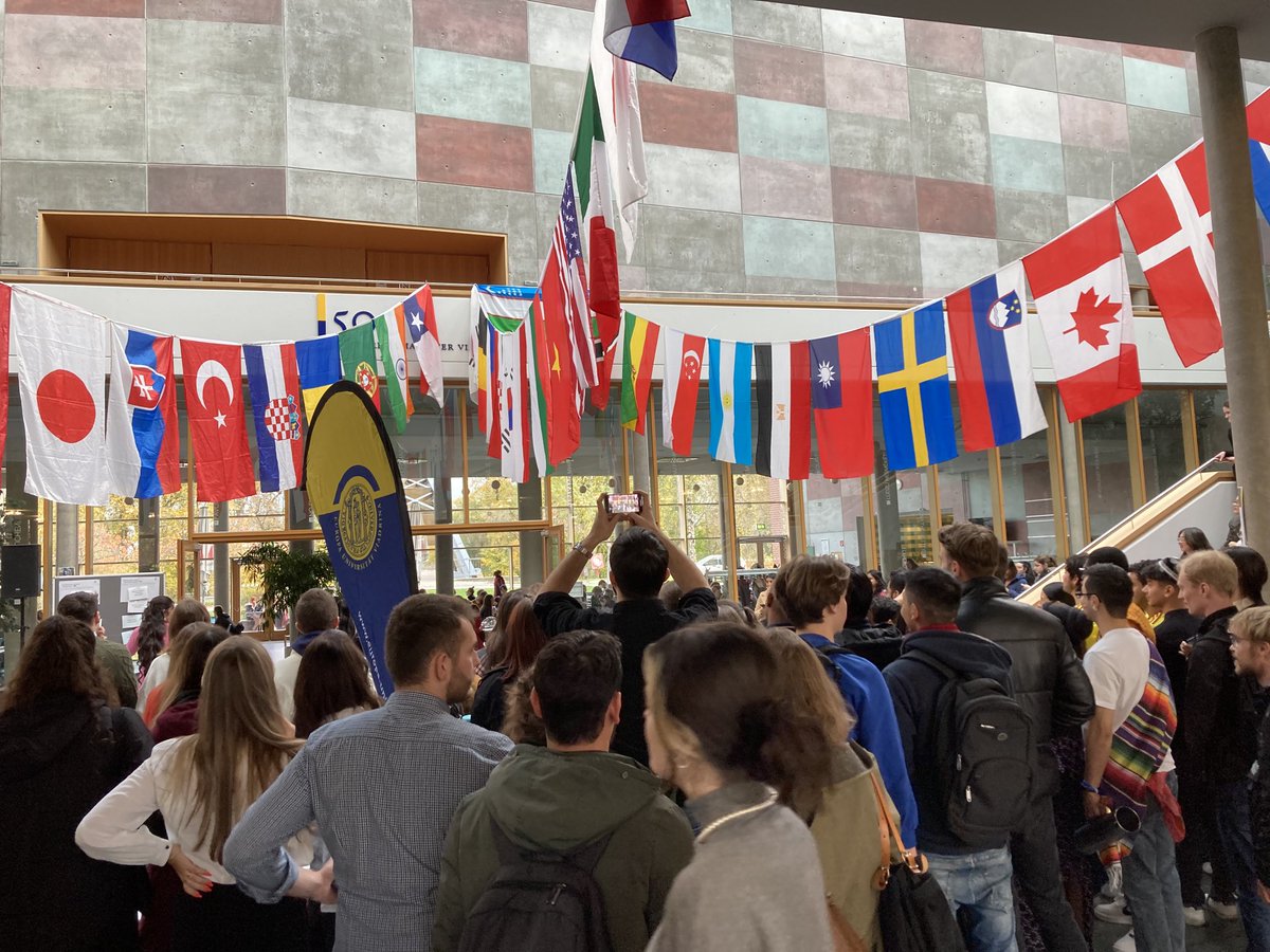 RSchwarze's tweet photo. Ein Fest der #Internationalität - heute kommt die gute Laune zum neuen Semester ⁦@viadrina⁩. https://t.co/63TvoMlv2f