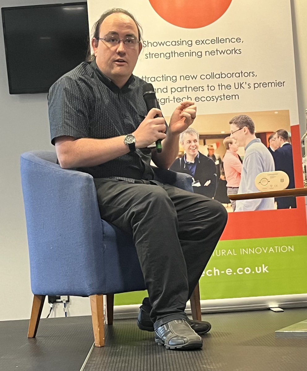 Agri_Tech_E's tweet photo. David Withall from @Rothamsted has combined insects’ olfactory discriminatory mechanisms (ie their powerfully discerning sense of smell!) with a commercial sensor to give real-time, species-specific pest monitoring in the field. https://t.co/KcBjegtWQy