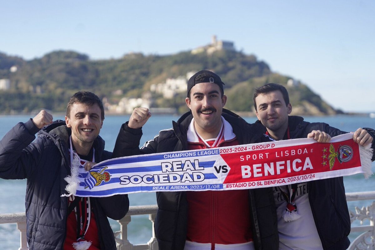 🔵⚪FOTOS | Los aficionados del Benfica se dejan notar en Donostia

➡️noticiasdegipuzkoa.eus/fotos/2023/11/…