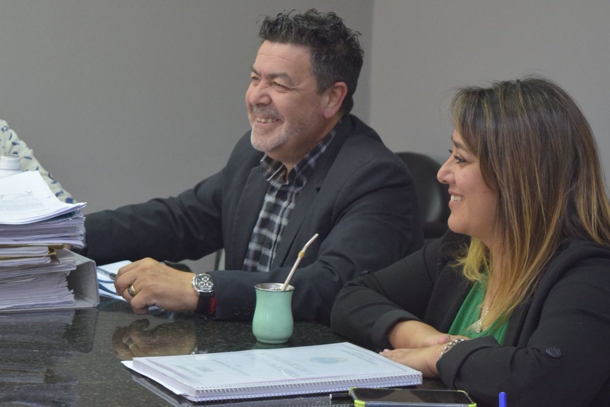 ConcejoMadryn's tweet photo. La concejala Leila Zanette y el edil Enzo Terrera encabezaron las comisiones de Acción Social y Gobierno, respectivamente.

Los expedientes serán puestos en consideración mañana, en una nueva Sesión Ordinaria. https://t.co/VFqtqltBG1