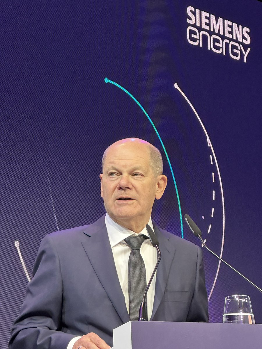 Now live in the heart of Berlin. German chancellor @Bundeskanzler inaugurating the giga factory for electrolyzers „It’s a good day for <a href="/Siemens_Energy/">Siemens Energy</a> , Berlin, Germany and Europe“
#hydrogen #EnergyTransition @BMWK