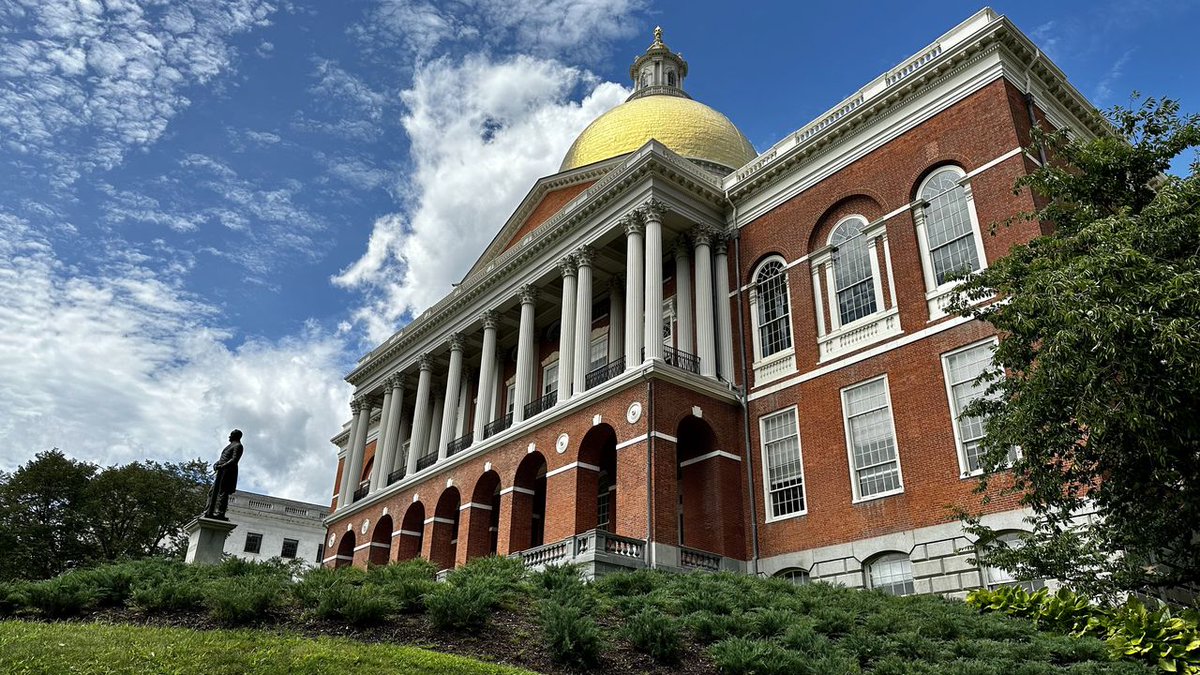 Holyoke teens testify at the State House in support of supervised opioid consumption sites masslive.com/news/2023/10/h… #safeconsumptionsites #harmreductionishealthcare #harmreductionsaveslives