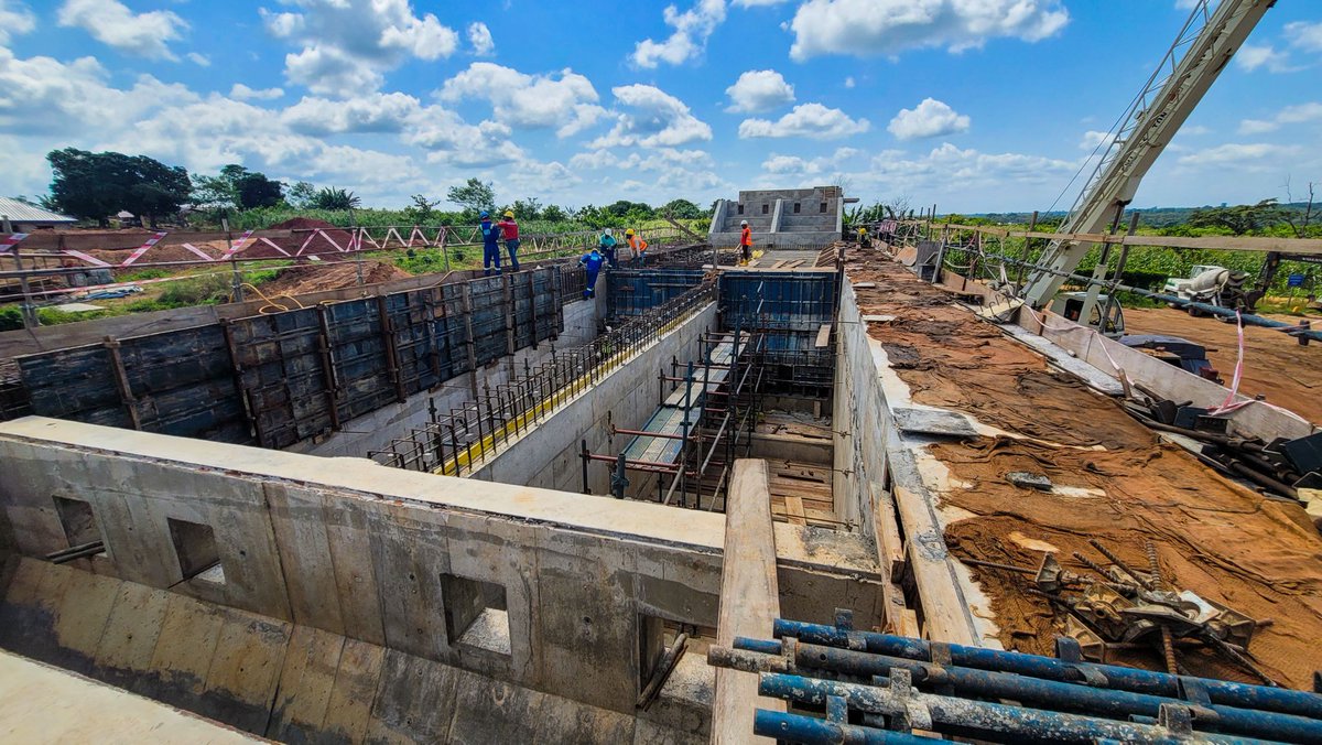 date_africa's tweet photo. 🇬🇭Ghana : As the next step in the Wenchi Water Supply project, ASPAC International team begins laying pipes to make up the potable water distribution network. 🏗️🏗️

#utdaghana #utdaaspac #utdawenchi #utdawater https://t.co/wbpunwZ7Hi