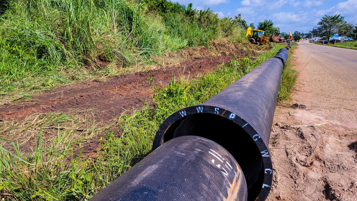 date_africa's tweet photo. 🇬🇭Ghana : As the next step in the Wenchi Water Supply project, ASPAC International team begins laying pipes to make up the potable water distribution network. 🏗️🏗️

#utdaghana #utdaaspac #utdawenchi #utdawater https://t.co/wbpunwZ7Hi