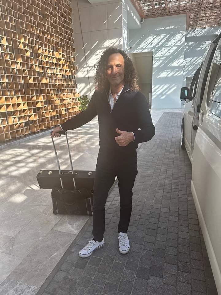 The_PattayaNews's tweet photo. Kenny G has arrived in #Pattaya ahead of the first ever Pattaya Jazz Festival that he is headlining this weekend. He performs Saturday at 9PM on Pattaya Beach, but the festival is Friday and Saturday from 5PM on. Admission is FREE!  Photo credit Pattaya City Mayor's Office. https://t.co/AYvGy3LZXc