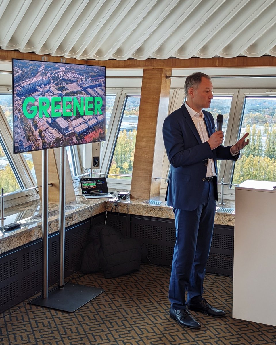 MesseBerlin's tweet photo. #Pressetermin im #Funkturm: Wir begrüßen das #greentechfestival2024 im Mai 2024 bei der #MesseBerlin - der ideale Playground für Zukunftsthemen und Trends. #Nachhaltigkeit #GreenTech https://t.co/2bq9Dj5wNY