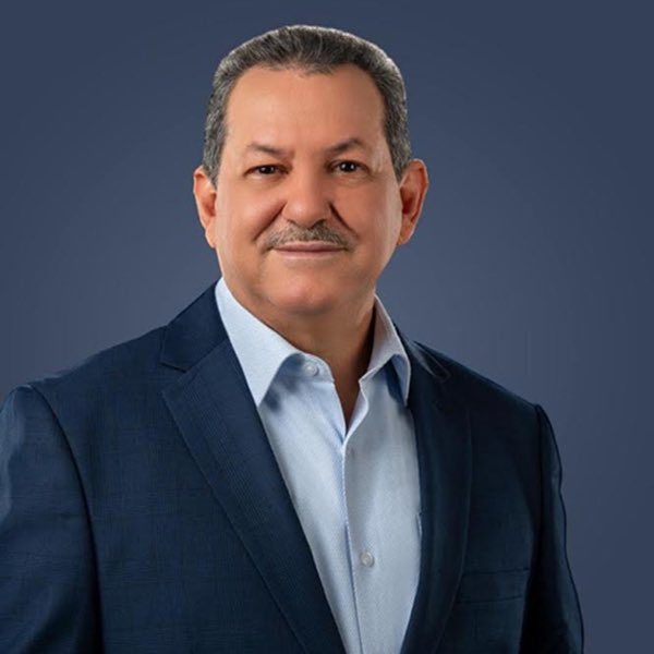 paulinojose05's tweet photo. Qué mal me cayó está noticia de la destitución de Don Porfirio Peralta un hombre integró, humilde y sobre todo una buena persona. Sale del Gobierno con el deber cumplido y con la frente en alto. Los hombres de la talla de Don Porfirio no se atan a ningún cargo. #UnError #Garrafal https://t.co/BJ9MseJj4z