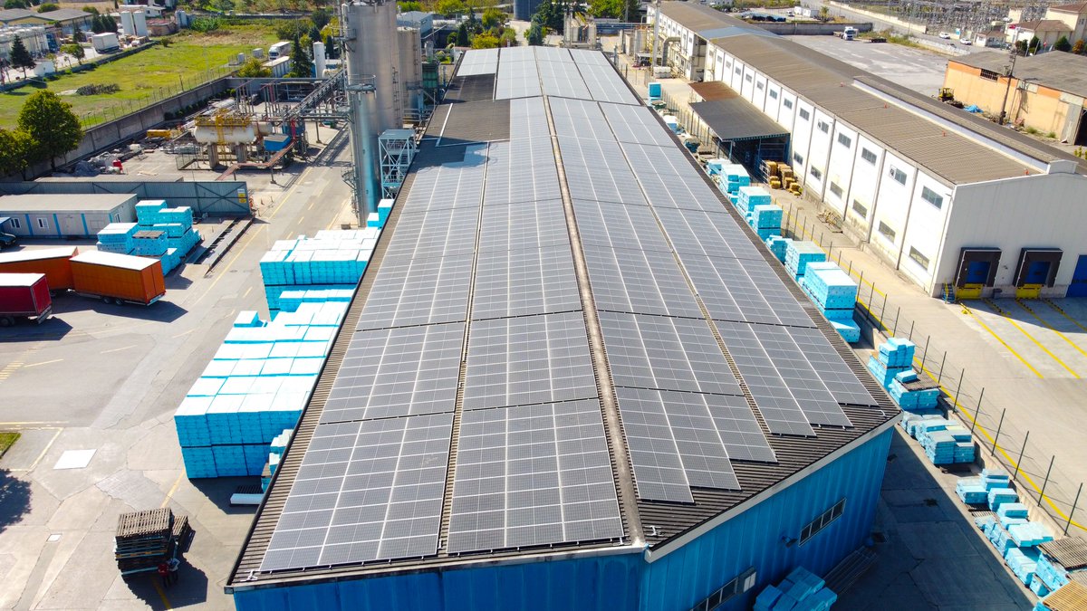 Kocaeli’nde bulunan Ravago Dilovası tesisi çatısına kurduğumuz 770 kWp / 750 kWe gücündeki projemiz santral kabulü yapıldıktan sonra devreye girmiştir. Yatırımcımıza hayırlı olmasını dileriz.

🔗 entegro.com.tr
📞 +90 232 486 60 63

#SolarEnerji #ÇatıGES #GESProje