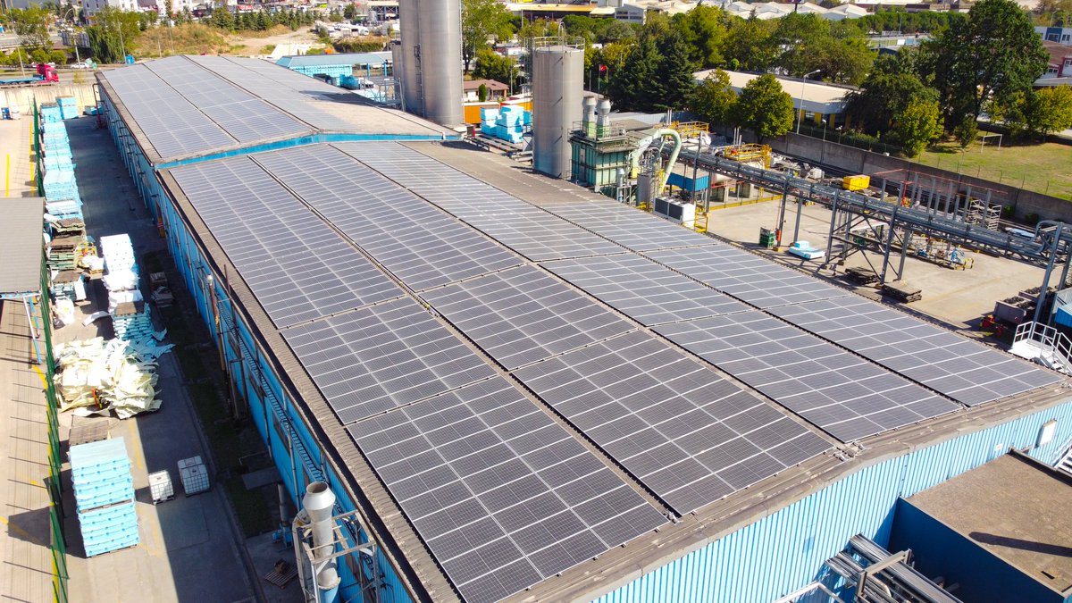 Entegro_PV's tweet photo. Kocaeli’nde bulunan Ravago Dilovası tesisi çatısına kurduğumuz 770 kWp / 750 kWe gücündeki projemiz santral kabulü yapıldıktan sonra devreye girmiştir. Yatırımcımıza hayırlı olmasını dileriz.

🔗 https://t.co/My0WPNZHq2
📞 +90 232 486 60 63

#SolarEnerji #ÇatıGES #GESProje https://t.co/pK3VB4OOTH