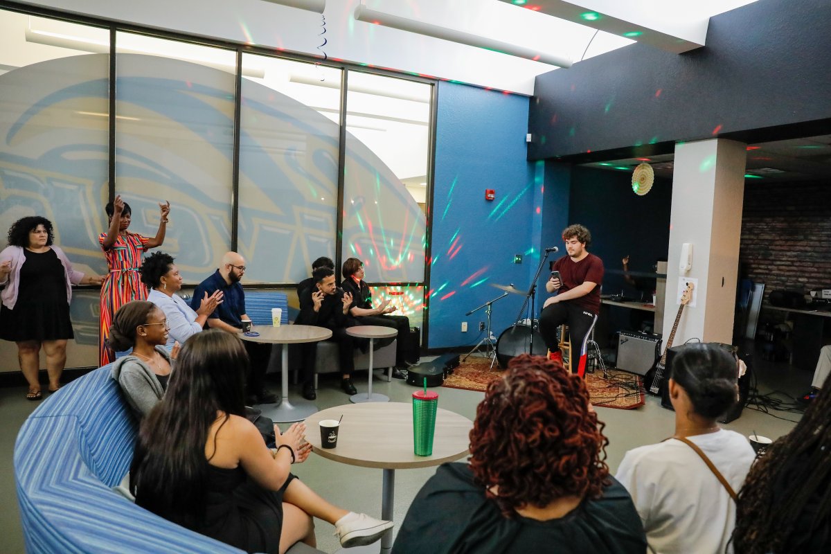 IRSCTheRiver's tweet image. We had a blast at the Tiny Desk Showcase on Tuesday, one of the activities for First Generation Celebration Week. Join us at 12 p.m. TODAY (November 8) at the Pavilion on Massey Campus for some obstacle course-inspired fun!

irsc.edu/calendar/index… #FirstGenProud